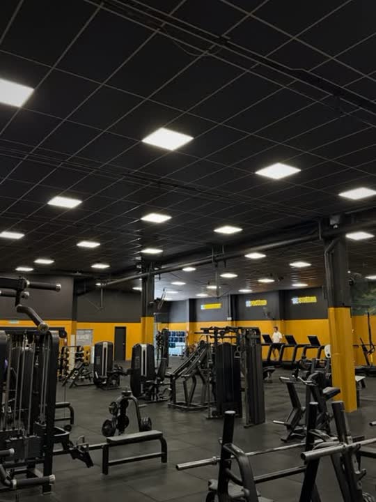 Sala de musculación de la sede Cordón de Salvaje Life Fitness